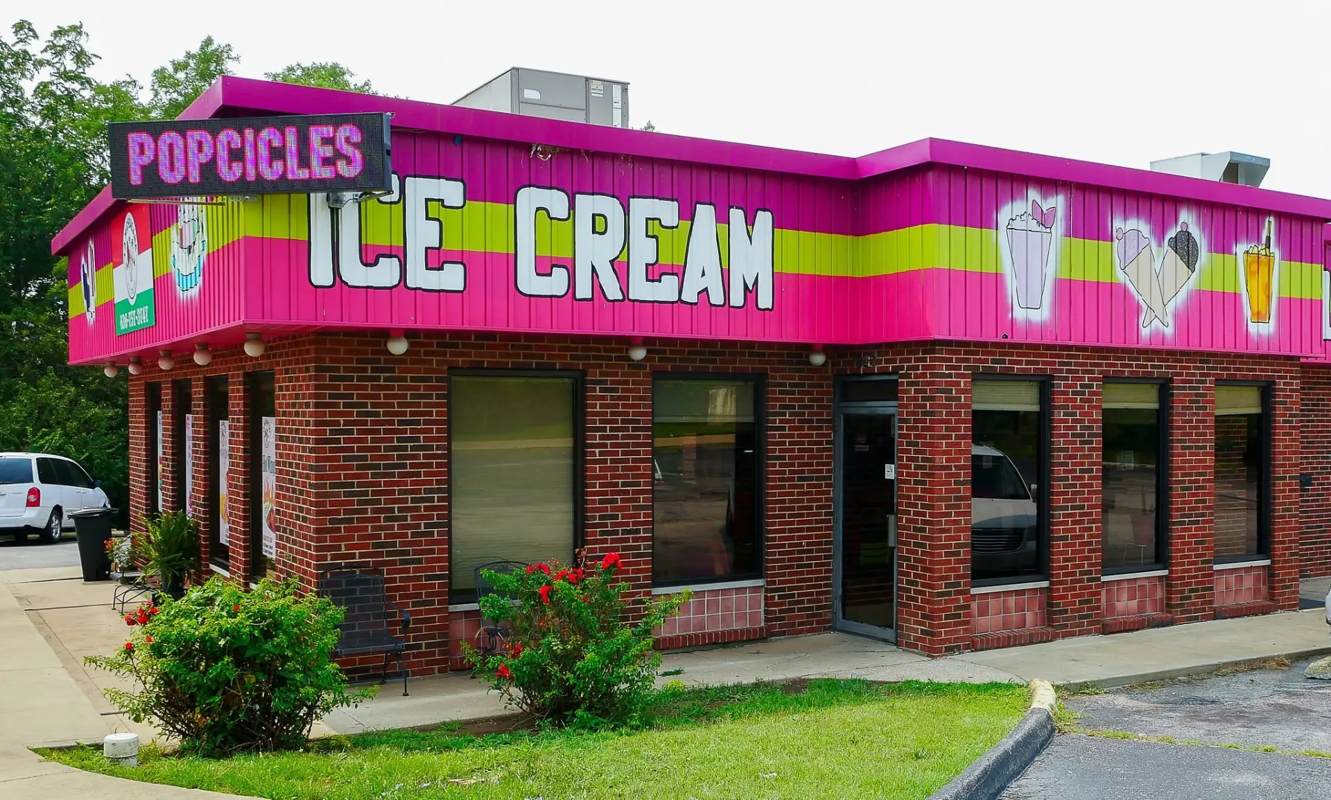 Exterior of La Michoacana Delicias restaurant in St. Charles